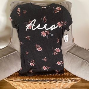 *NWT* Adorable floral patterned Aero classic crew. Women size S (Small)